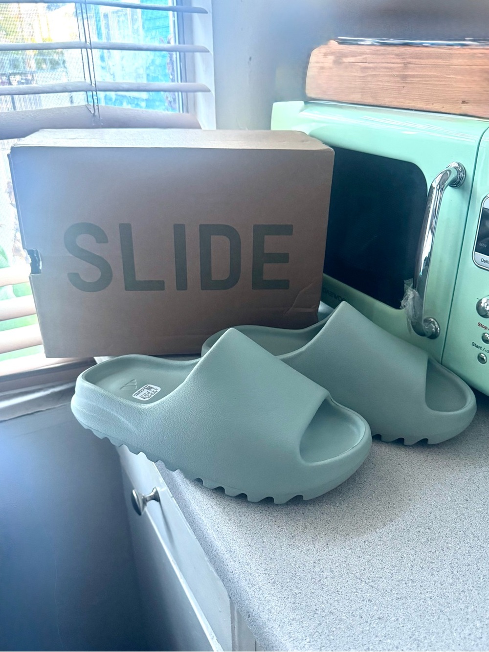 YEEZY ADIDAS SLIDE 9 NIB wms 11 slides sandals flip flops Kanye streetwear Ye